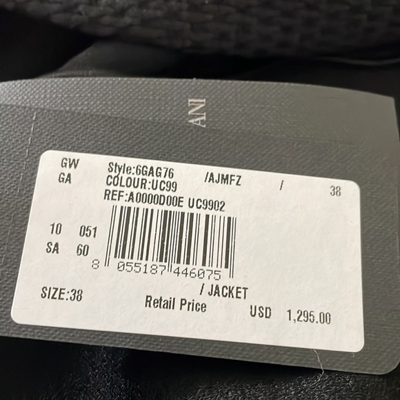 beautiful elegant Giorgio Armani blazer. Timeless and current style. - Picture 9 of 9